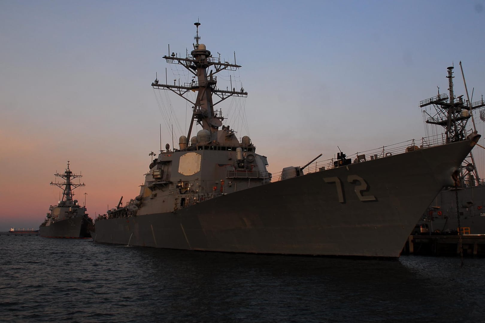 Bei einem Zwischenfall im Golf hat der US–Zerstörer "USS Mahan" eine Leuchtrakete auf ein Schiff der iranischen Revolutionswächter abgefeuert (Archiv).
