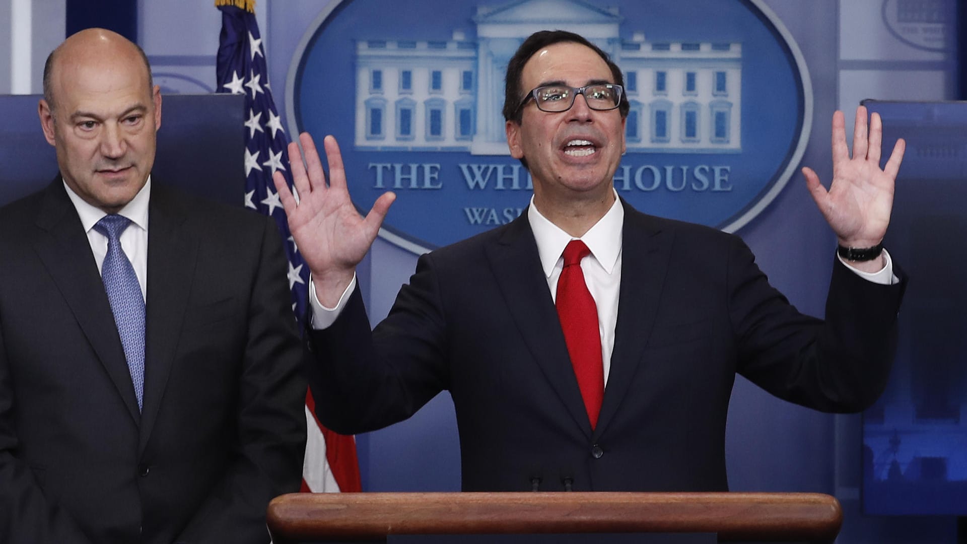 US-Finanzminister Steven Mnuchin (r.) und US-Wirtschaftsberater Gary Cohn stellen die Eckpunkte vor.