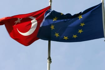 Christdemokraten und Liberale fordern einen sofortigen Abbruch der EU-Beitrittsverhandlungen mit der Türkei.