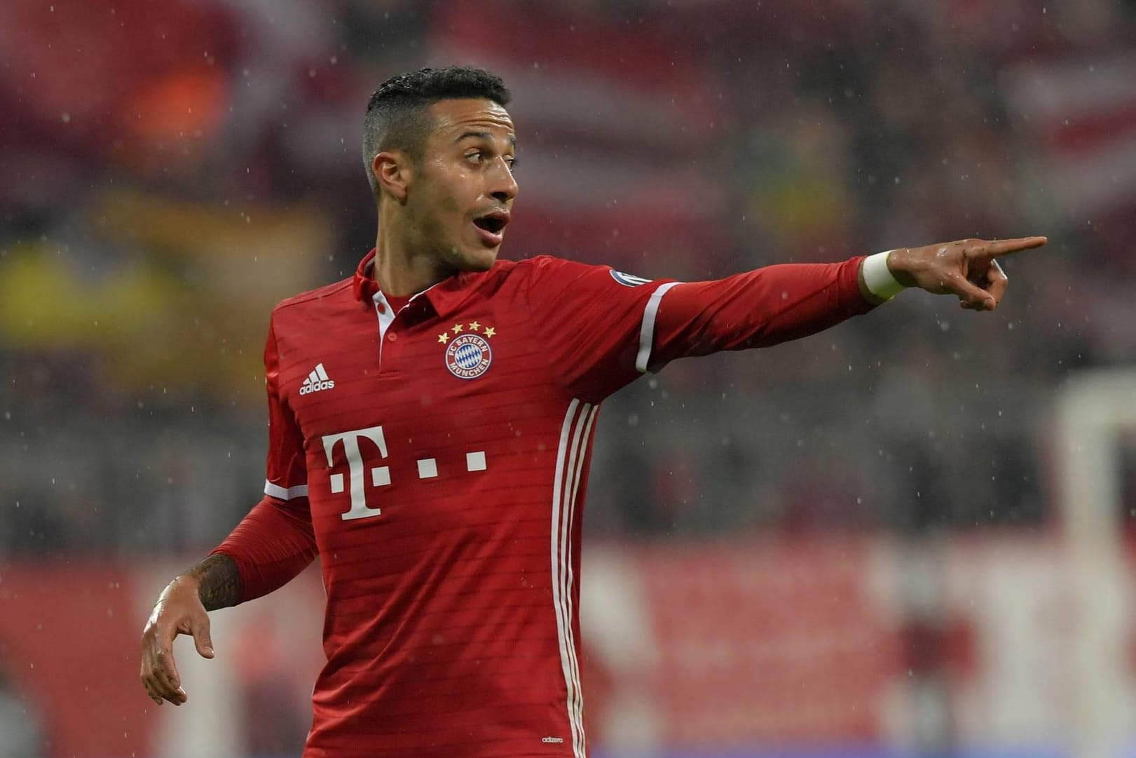 Thiago wird auch weiterhin den Takt im Mittelfeld des FC Bayern München vorgeben.