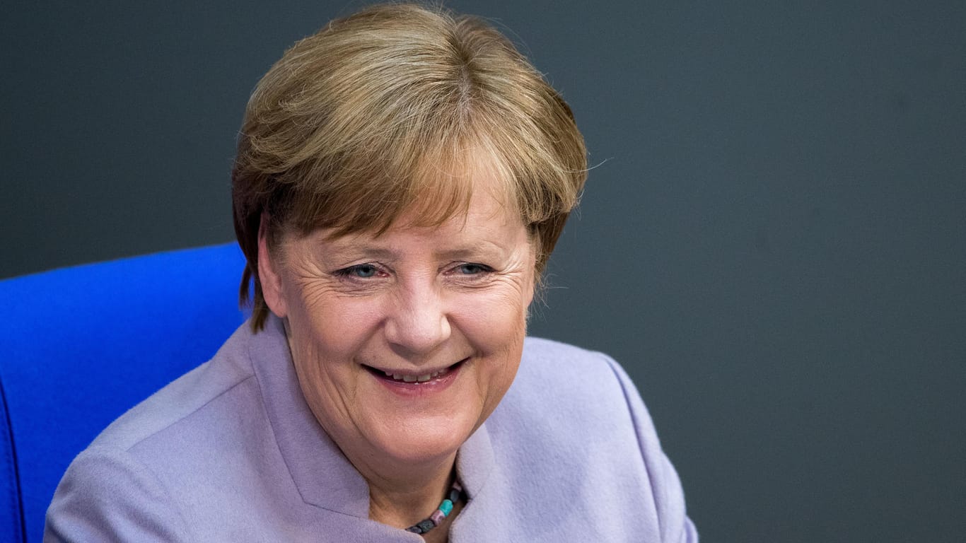 Bundeskanzlerin Angela Merkel (CDU) konnte sich ein Lächeln nicht verkneifen.