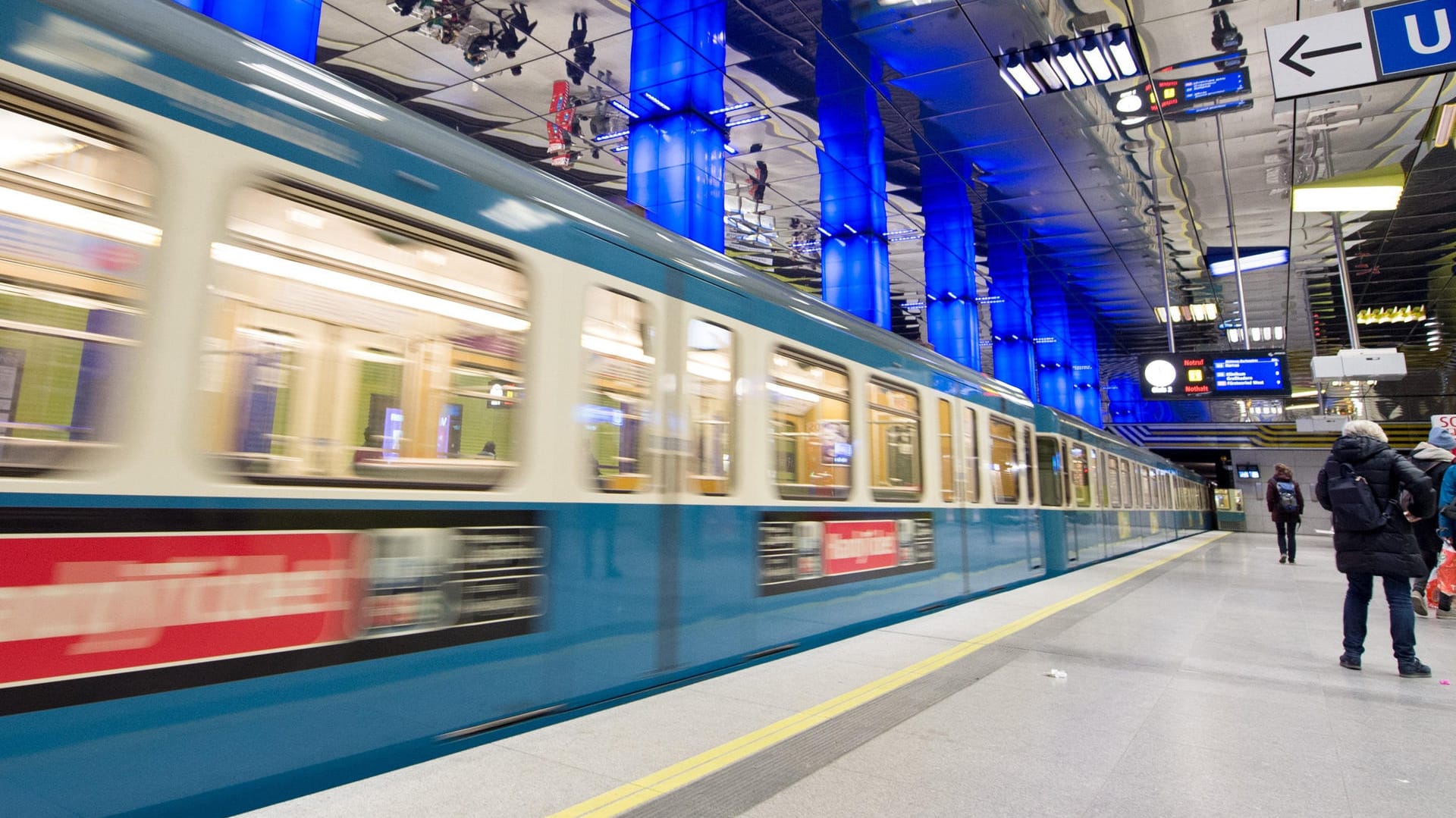 Eine Frau aus Jena stieß einen ihr fremden Mann vor eine Münchner U-Bahn. Eine Frau aus Jena stieß einen ihr fremden Mann vor eine Münchner U-Bahn.