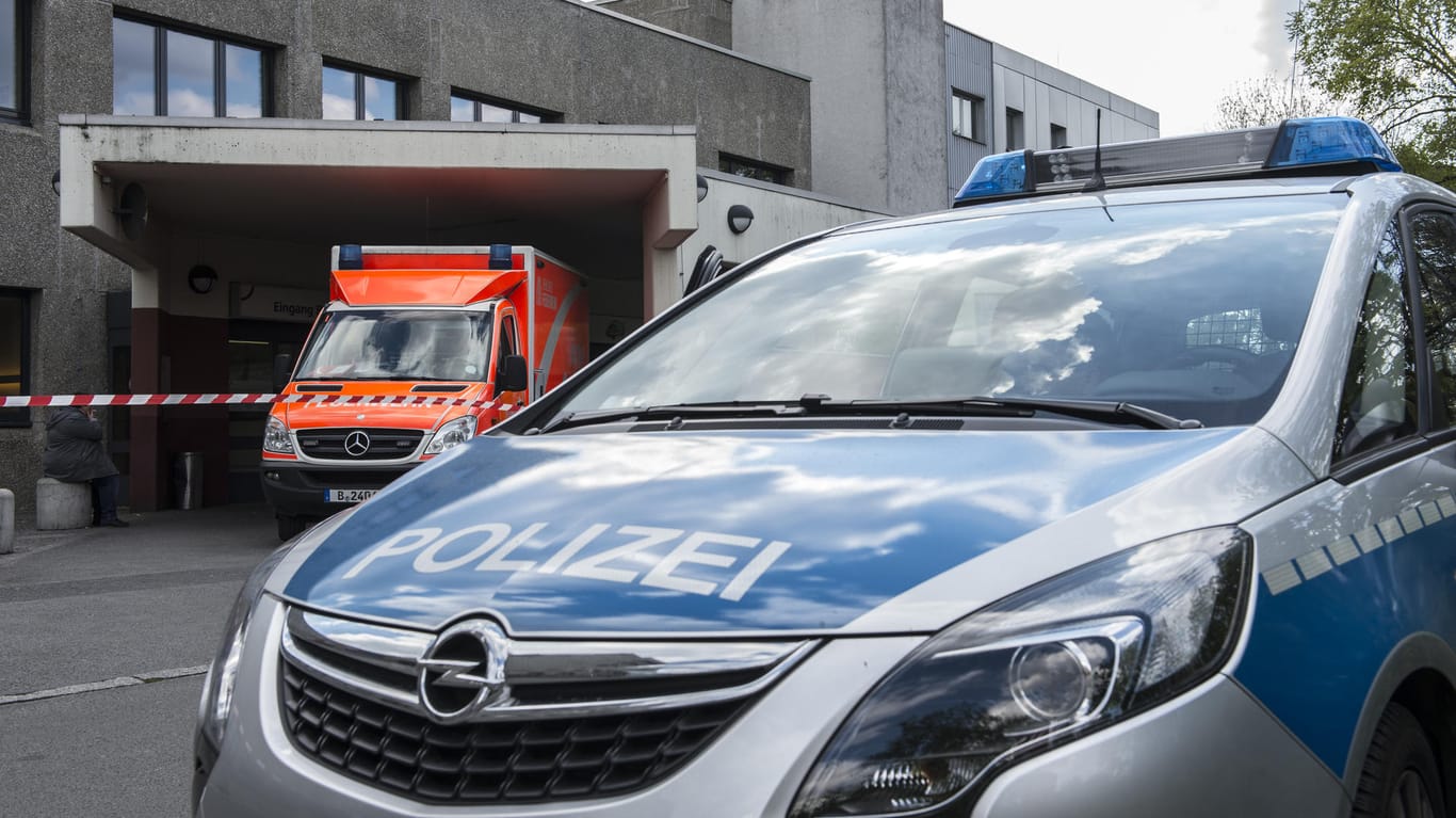 Am Berliner Urban-Krankenhaus ist ein Mann von der Polizei niedergeschossen worden.