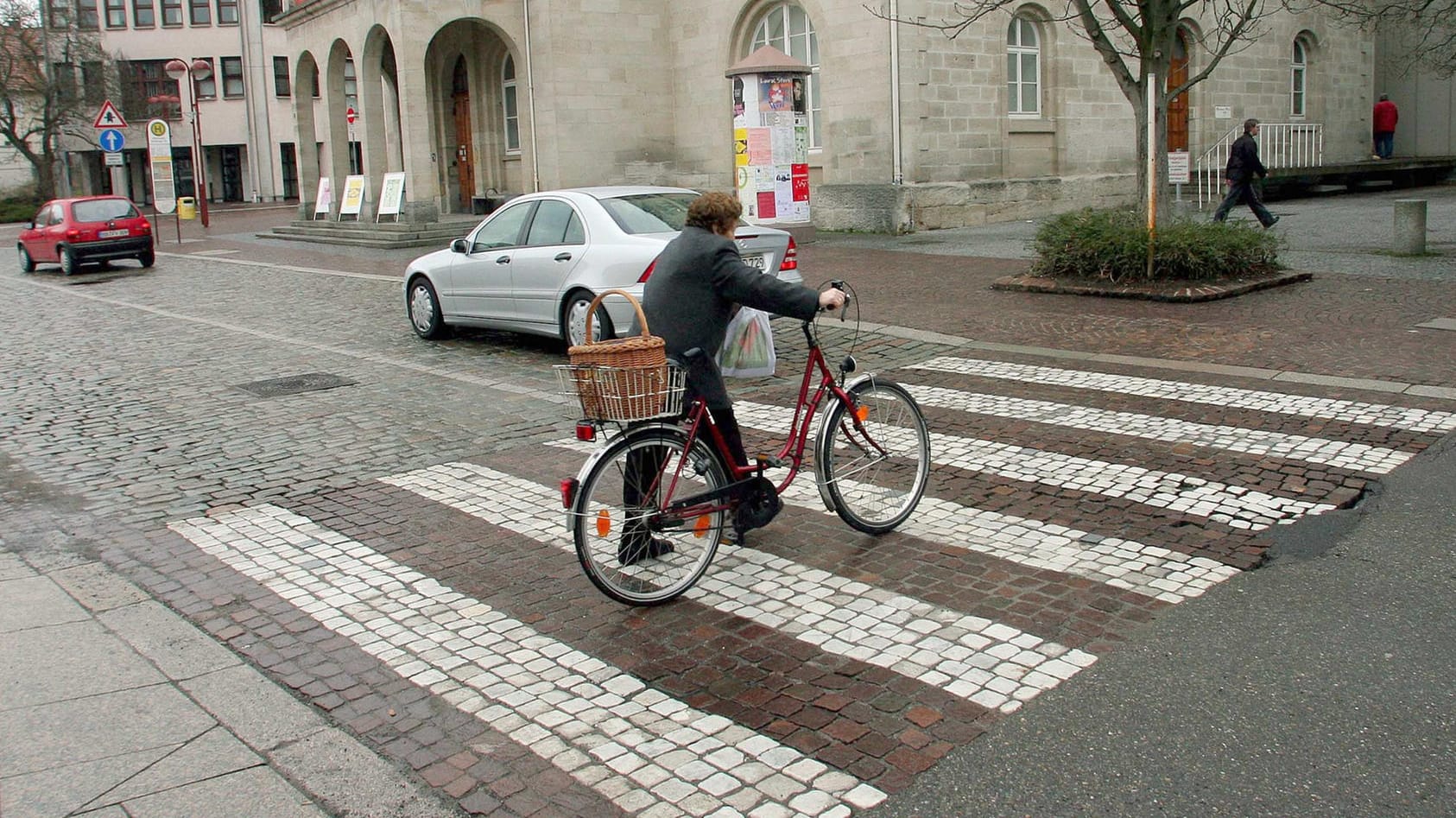 Zebrastreifen: Hier haben Fußgänger Vorrang.