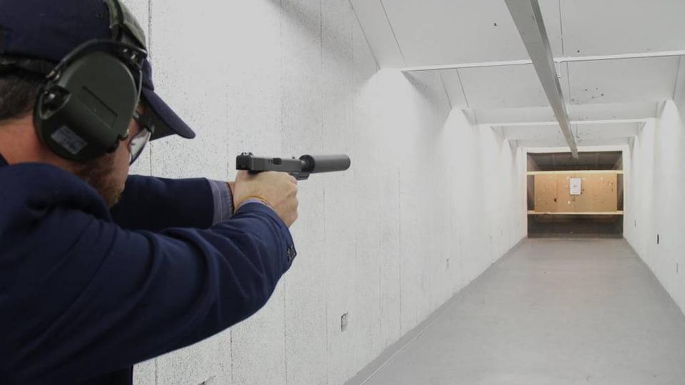 Bei einem münchner Schützenverein liegt der Verdacht nahe, als legale Maskerade für Bewaffnung von gewaltbereiten Pegida-Anhängern zu dienen.