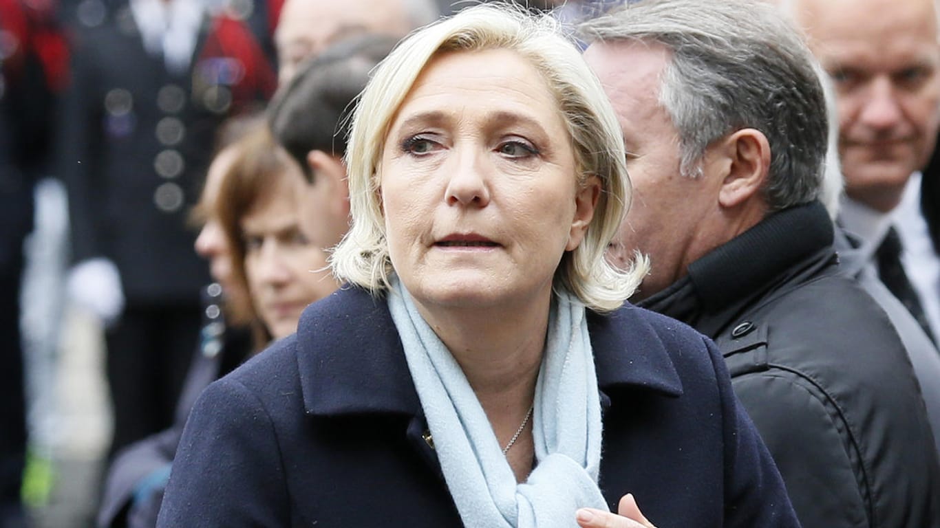 Mitten im Wahlkampf-Endspurt der Rechtspopulistin Marine Le Pen werden neue Vorwürfe bekannt.