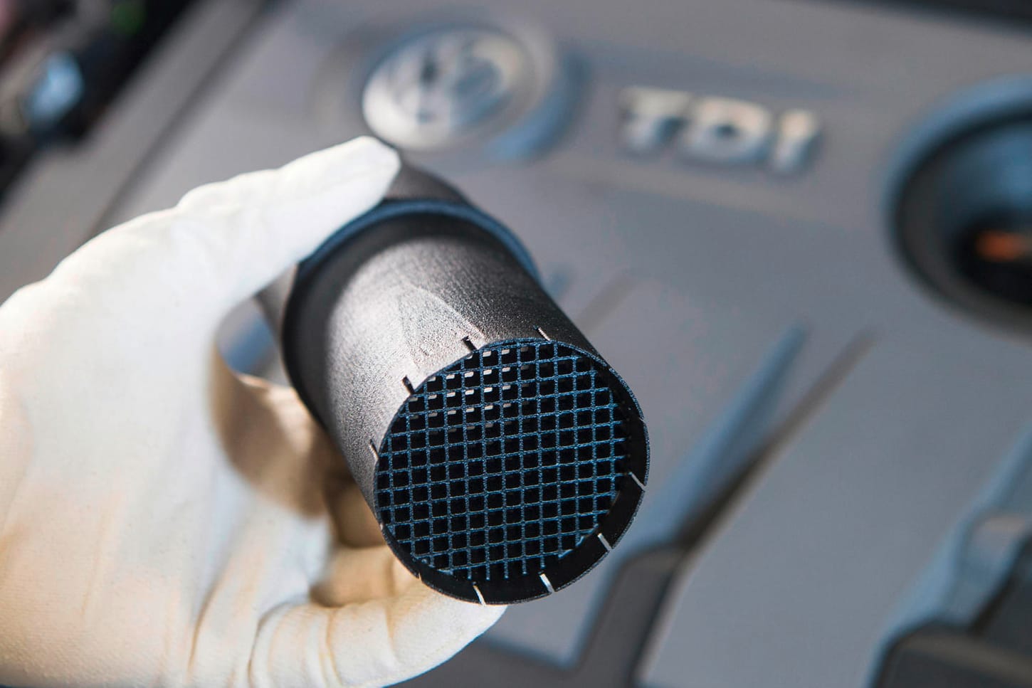 1.6 TDI Motor (EA 189): Der Strömungsgleichrichter ist ein Gitter, das den verwirbelten Luftstrom beruhigt.