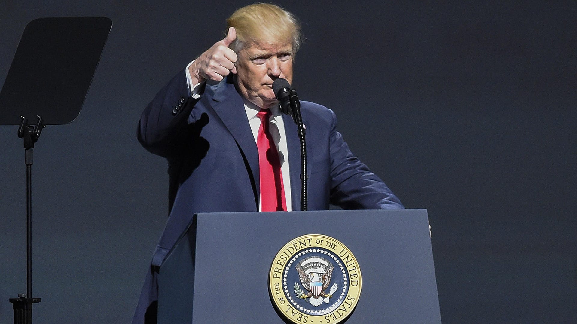 Donald Trump nach 100 Tagen. Donald Trump nach 100 Tagen.