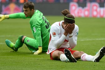Yussuf Poulsen (r.) und RB Leipzig verpassten den Heimsieg gegen den FC Ingolstadt.