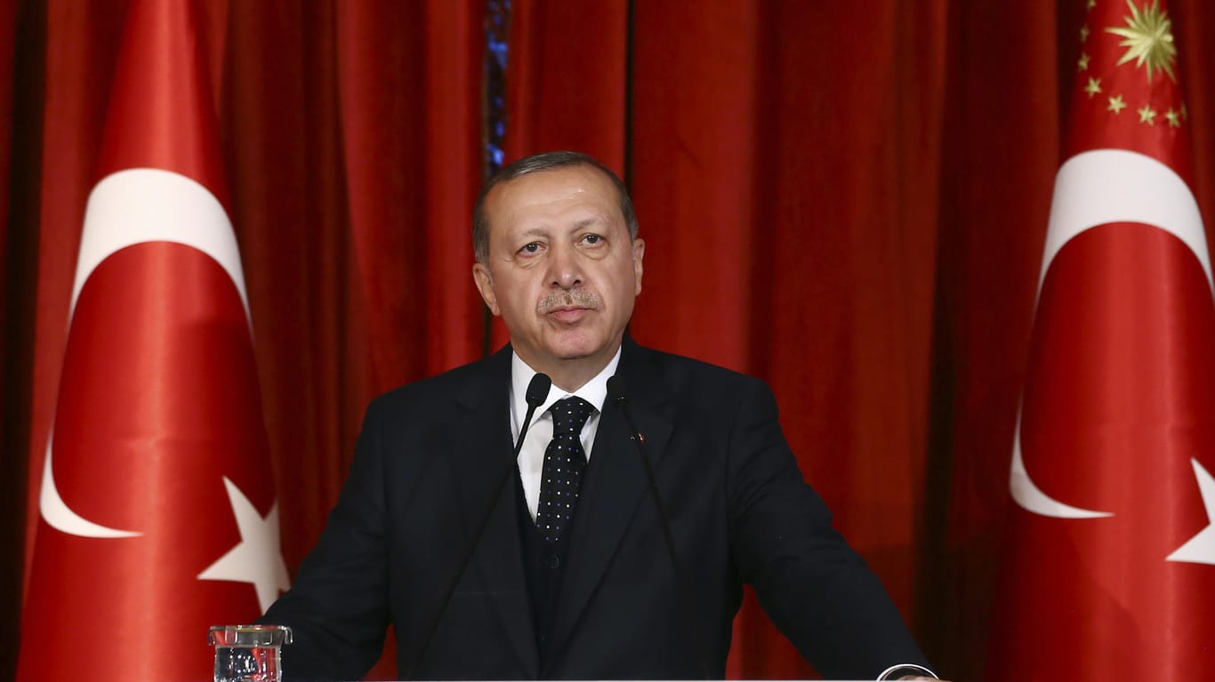 Der türkische Präsident Recep Tayyip Erdogan geht hart gegen die Opposition vor.