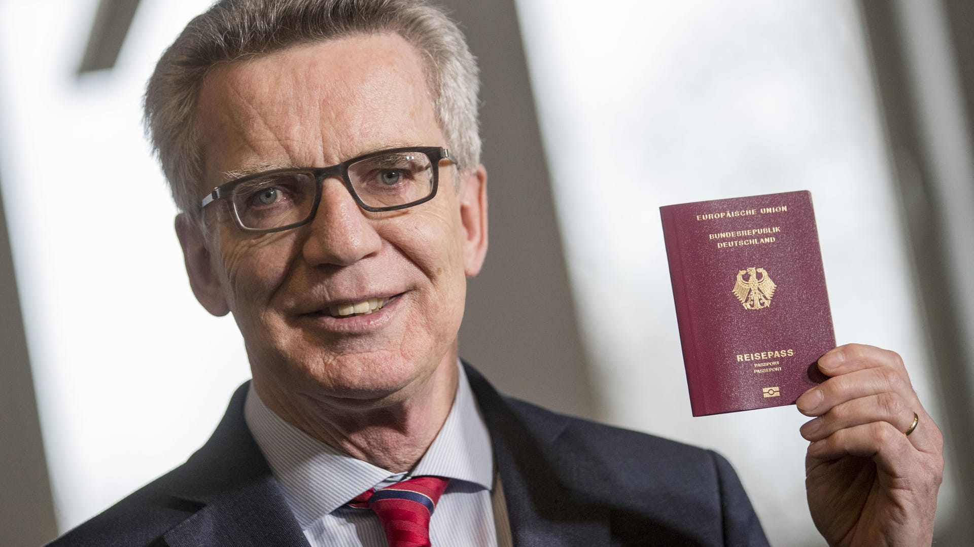 De Maizière stellt zehn Thesen zur Leitkultur auf