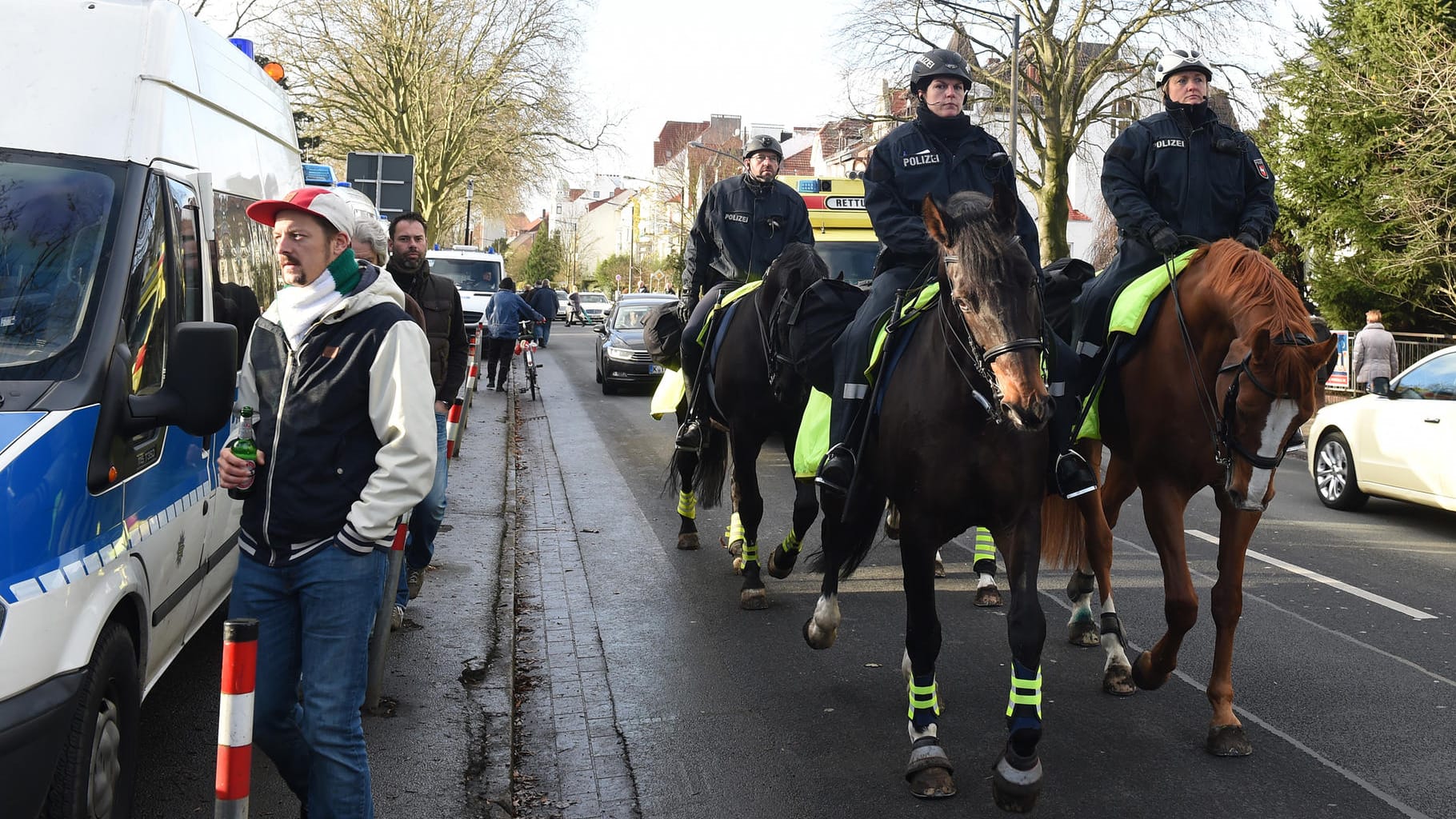 Bayern-Fans greifen Polizisten an