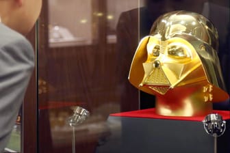Die Darth-Vader-Maske aus 24-karätigem Gold ist rund 1,3 Millionen Euro schwer.