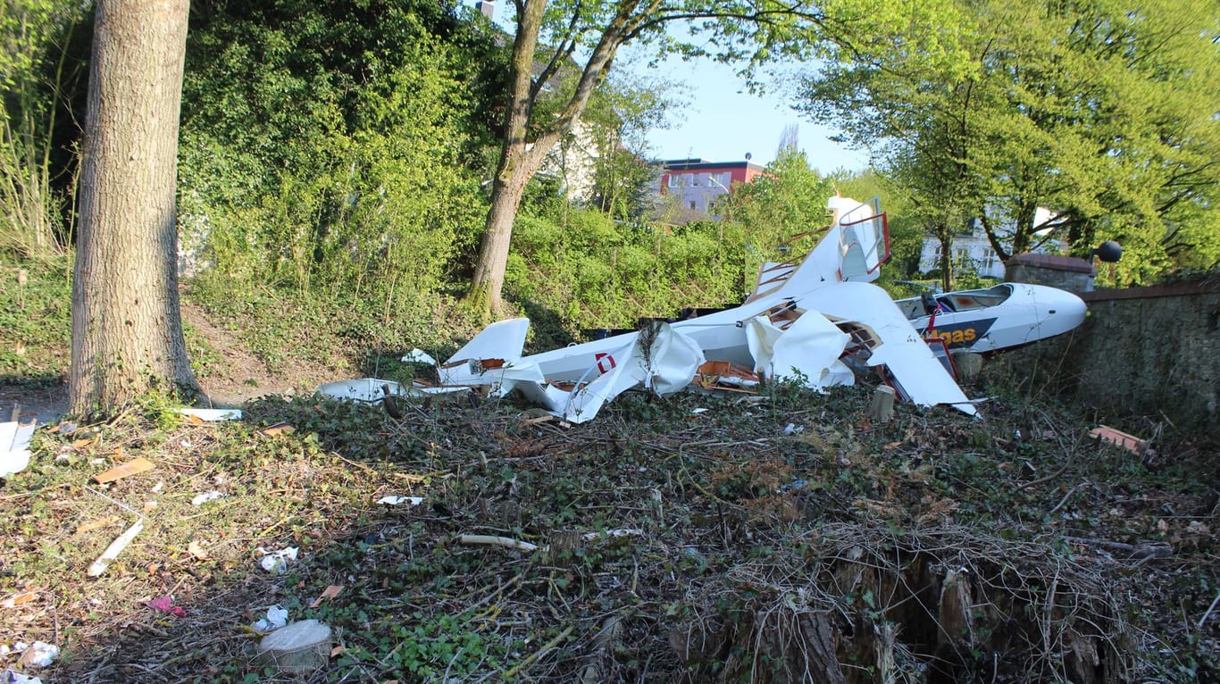 Detmold: Segelflieger stürzt auf Spielplatz
