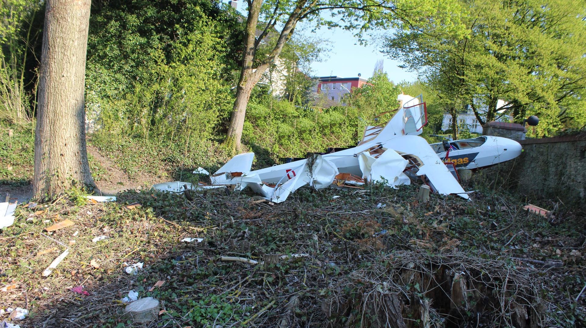 Detmold: Segelflieger stürzt auf Spielplatz