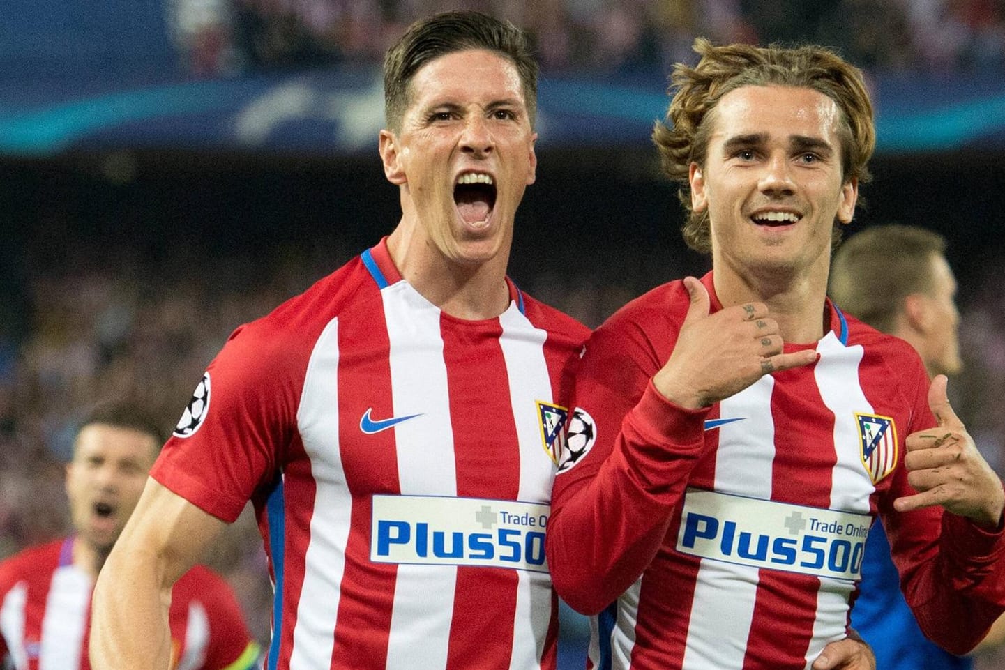 Antoine Griezmann (r.) nach seinem Tor gegen Leicester mit Fernando Torres.