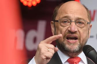 Der SPD-Vorsitzende Martin Schulz spricht in Aachen (Nordrhein-Westfalen) auf einer Kundgebung des DGB zum 1. Mai.
