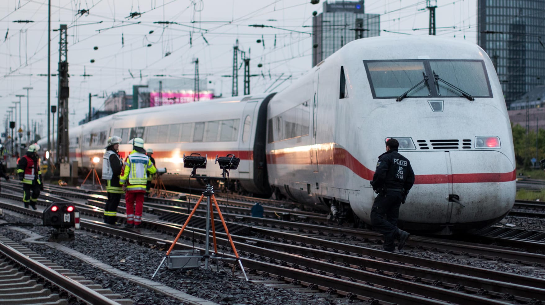 ICE-Unfall sorgt noch tagelang für Probleme ICE-Unfall sorgt noch tagelang für Probleme