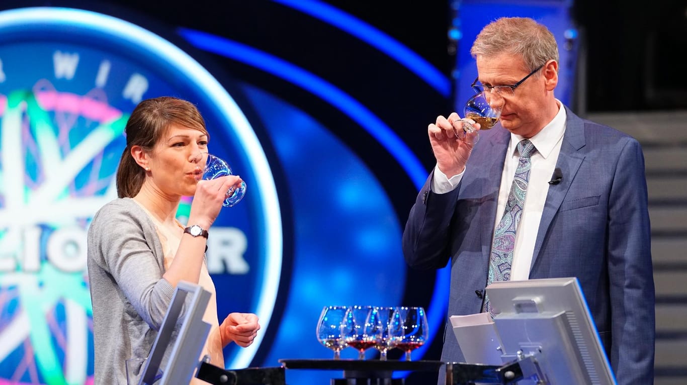 Günther Jauch kommt bei WWM ins Vergnügen einer Schnapsverkostung.