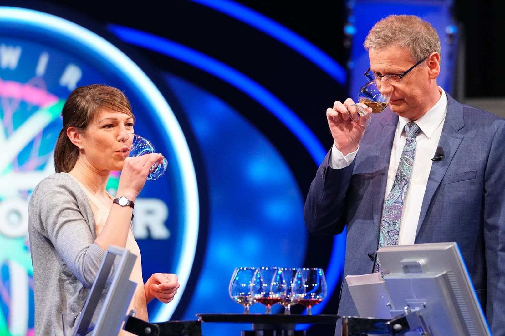 Günther Jauch kommt bei WWM ins Vergnügen einer Schnapsverkostung.