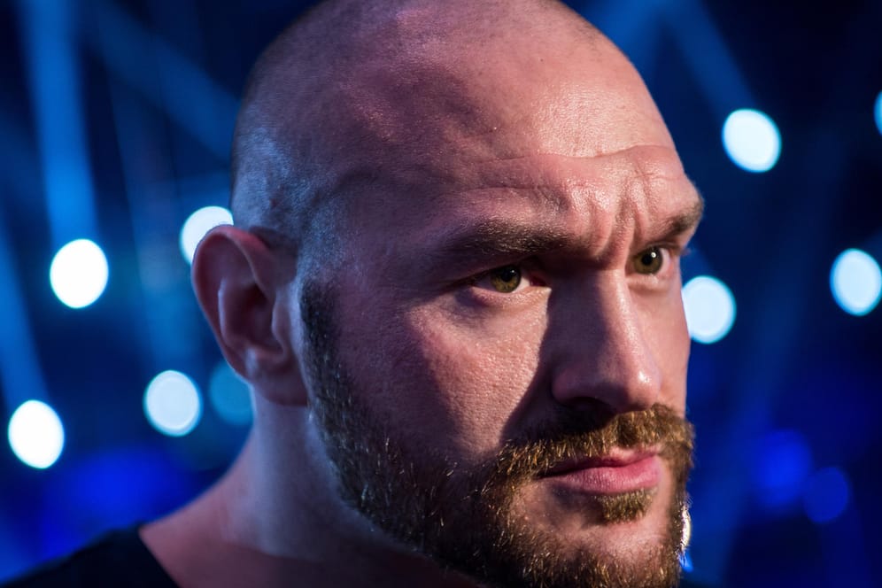 Durch seinen Sieg gegen Wladimir Klitschko im Jahr 2015 wurde Tyson Fury Weltmeister der Verbände WBA, WBO, IBF und IBO.