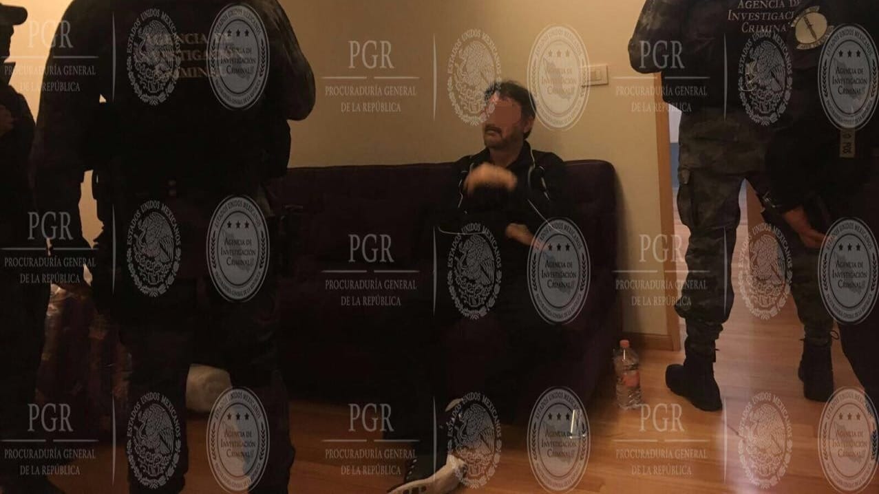 Der Anführer des Drogenkartells von Sinaloa, Damaso Lopez Nunez alias «El Licenciado» (M.), nach seiner Festnahme. Der Anführer des Drogenkartells von Sinaloa, Damaso Lopez Nunez alias «El Licenciado» (M.), nach seiner Festnahme.