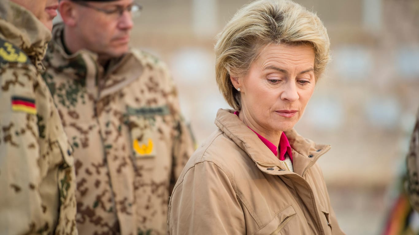 Verteidigungsministerin Ursula von der Leyen (CDU) muss sich Vorwürfe gefallen lassen.