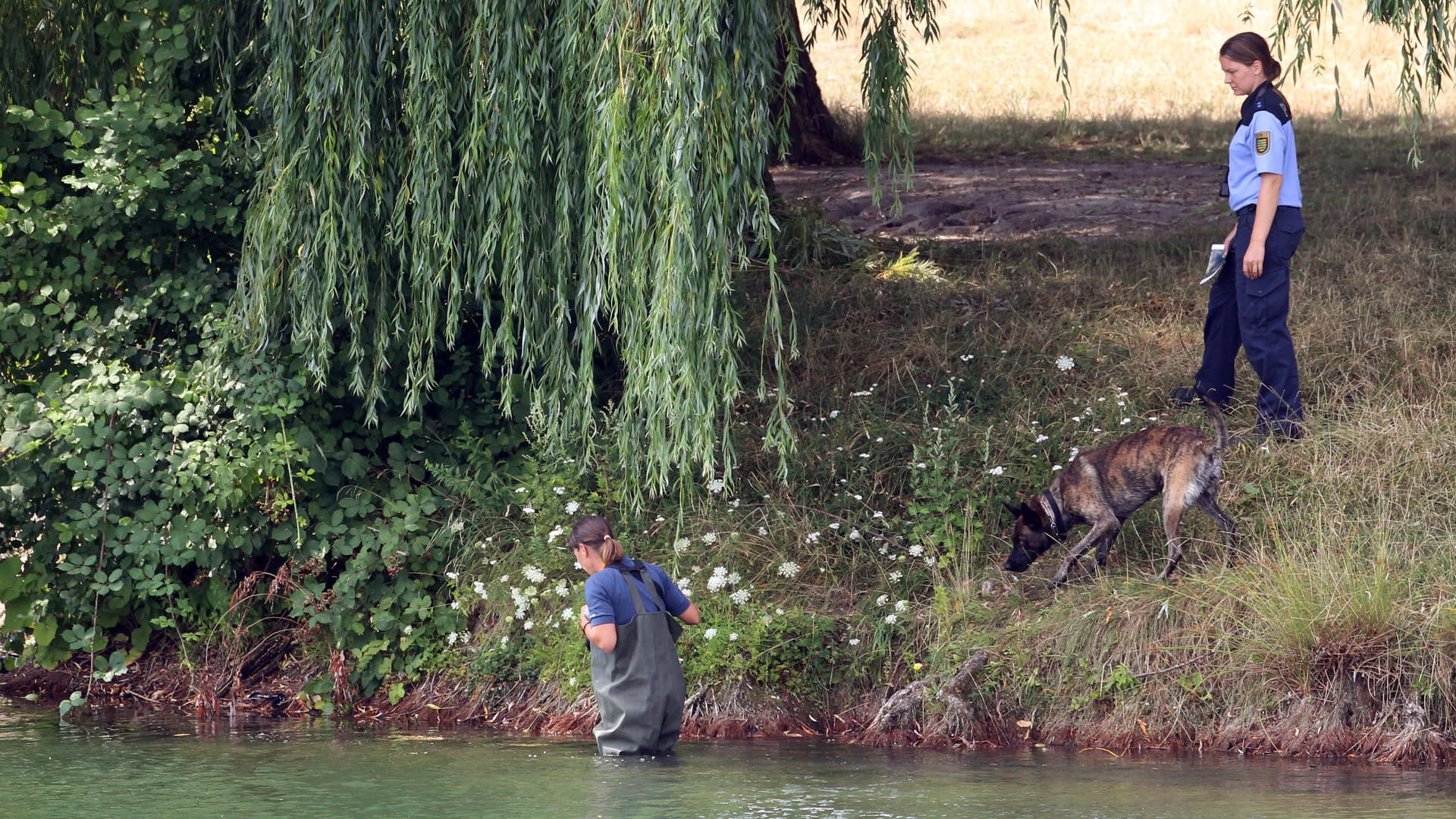 Im Naturbad 'Bagger' in Leipzig wurden zerstückelte Leichen entdeckt. Im Naturbad 'Bagger' in Leipzig wurden zerstückelte Leichen entdeckt.