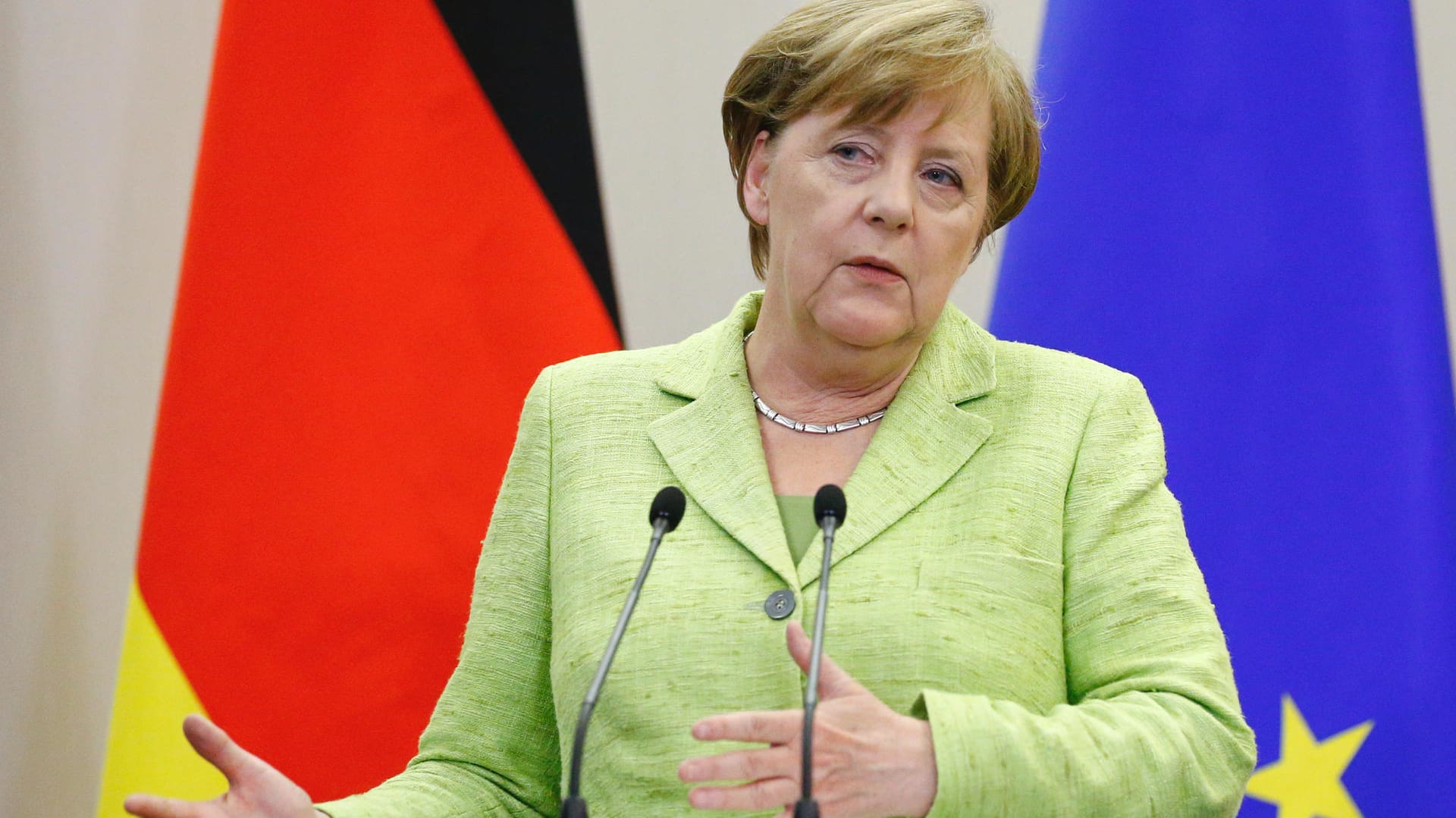 "Sein Erfolg wäre ein positives Signal für die politische Mitte", so Merkel über Macron. "Sein Erfolg wäre ein positives Signal für die politische Mitte", so Merkel über Macron.