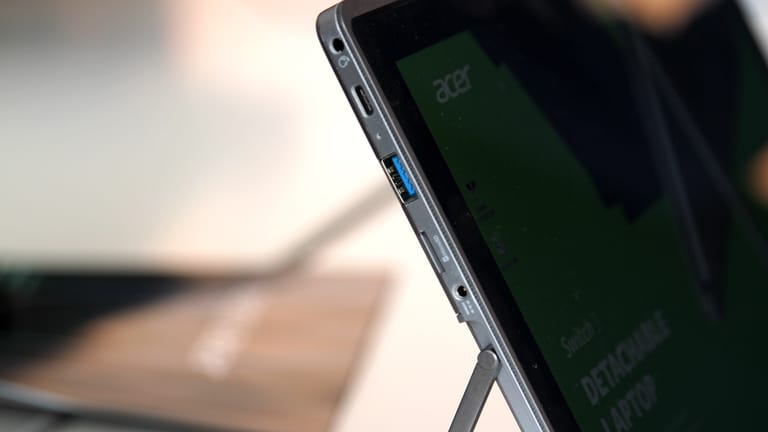 Seitliche Anschlüsse des Acer Switch 3
