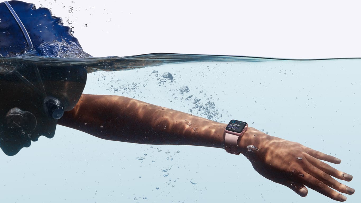 Apple Watch 2 an Arm eines Schwimmers
