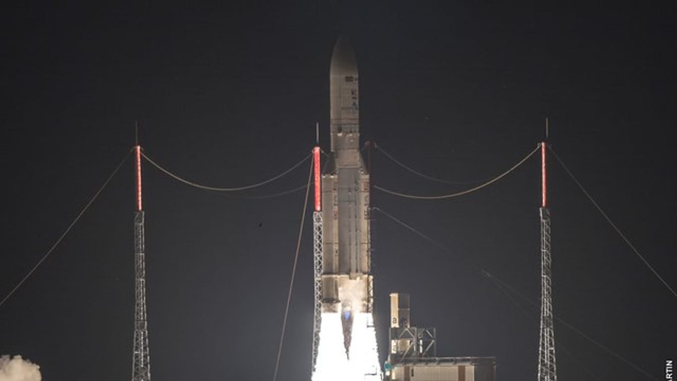 Start einer Ariane-5-Rakete mit zwei Telekommunikationssatelliten für Anbieter aus Korea und Brasilien an Bord am 05.