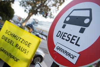 Viele Umweltaktivisten fordern ein Diesel-Fahrverbot.