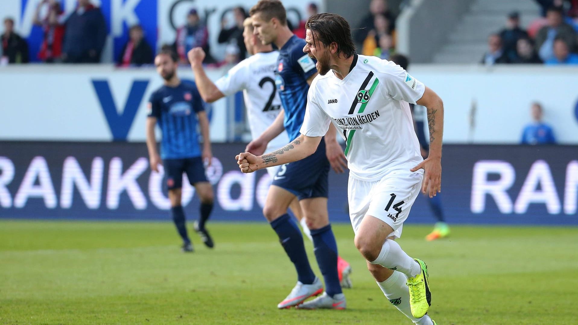 Doppelpack: Martin Harnik jubelt gegen Heidenheim.