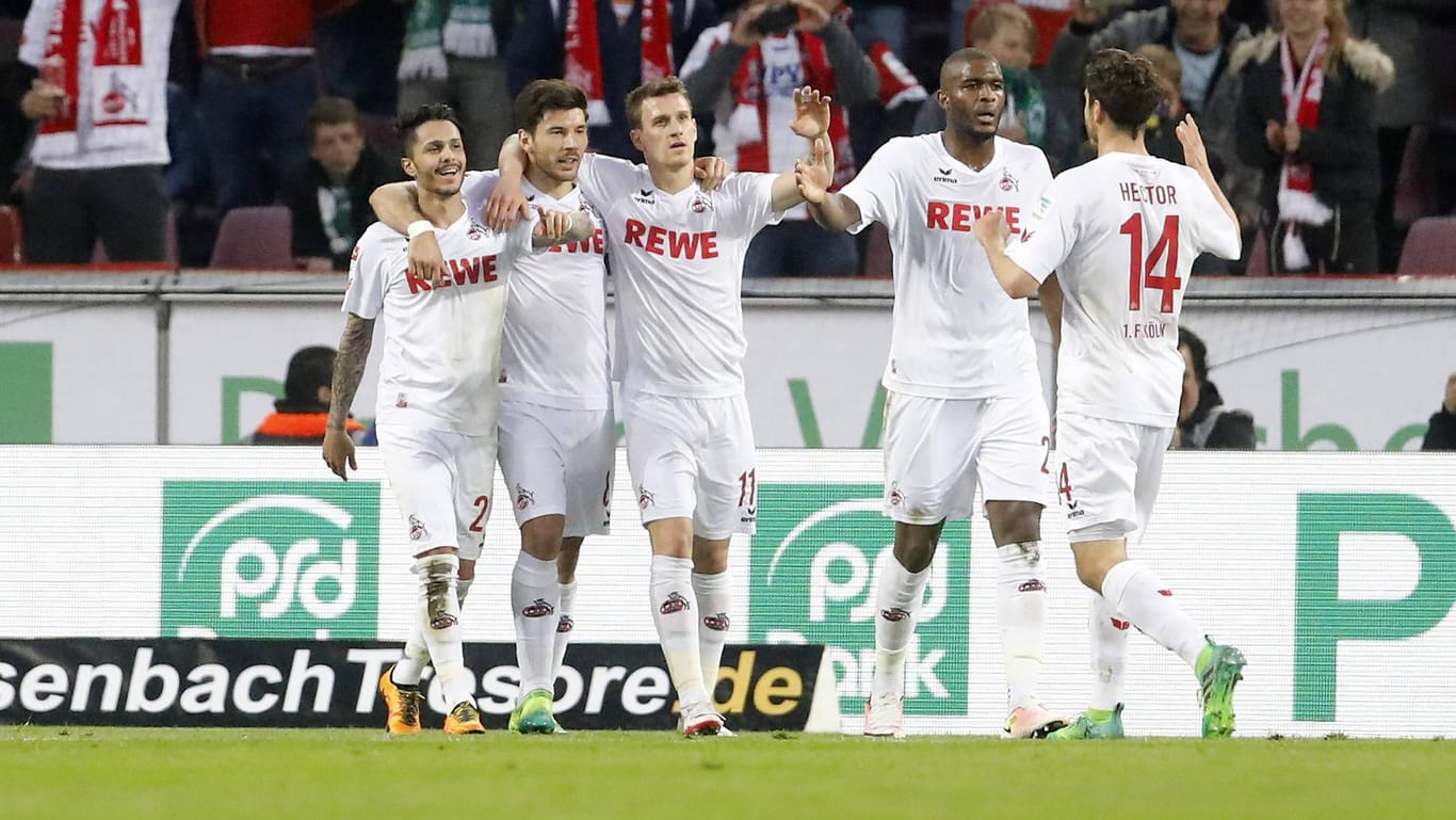 Kölns Spieler feiern.