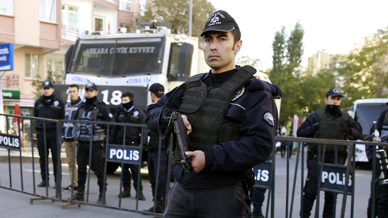 In Istanbul hat die türkische Polizei eine 18-Jährige erschossen.