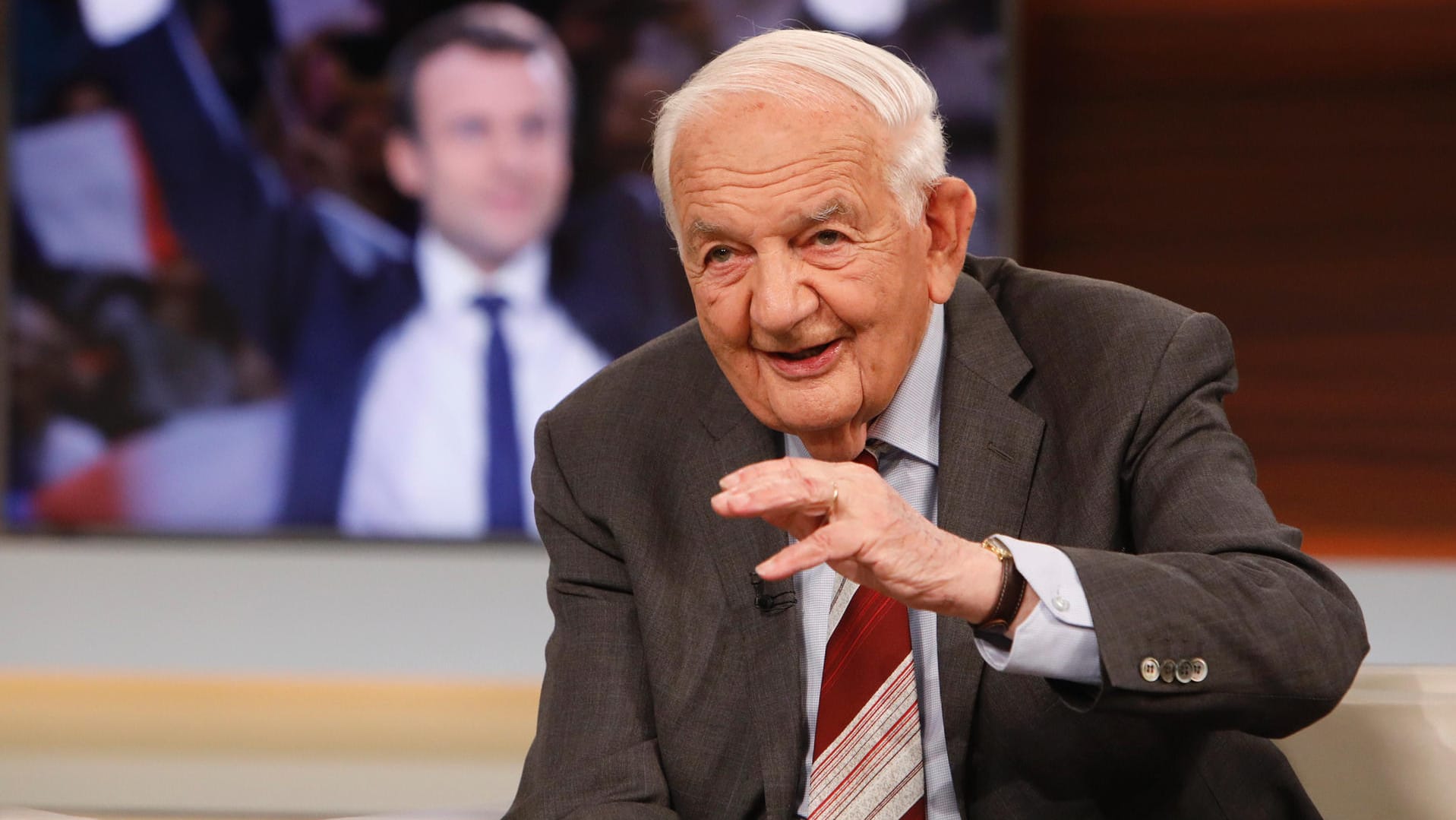 Der französische Politologe Alfred Grosser sprach bei Anne Will zum Thema "Frankreich nach der Wahl - Wie verändert das Europa?". Der französische Politologe Alfred Grosser sprach bei Anne Will zum Thema "Frankreich nach der Wahl - Wie verändert das Europa?".