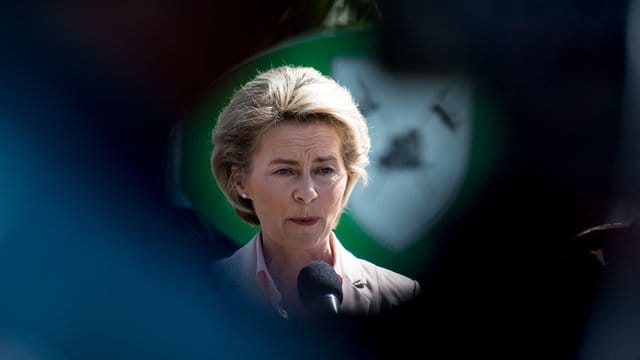 Bundesverteidigungsministerin Ursula von der Leyen erwartet noch weitere Enthüllungen. Bundesverteidigungsministerin Ursula von der Leyen erwartet noch weitere Enthüllungen.