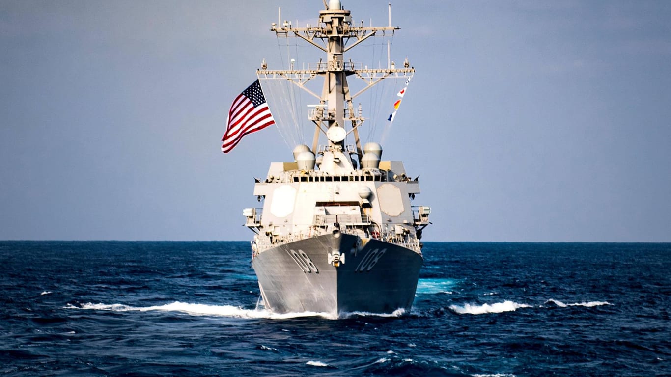 Die USS Wayne E. Meyer auf dem Weg in philippinische Gewässer.