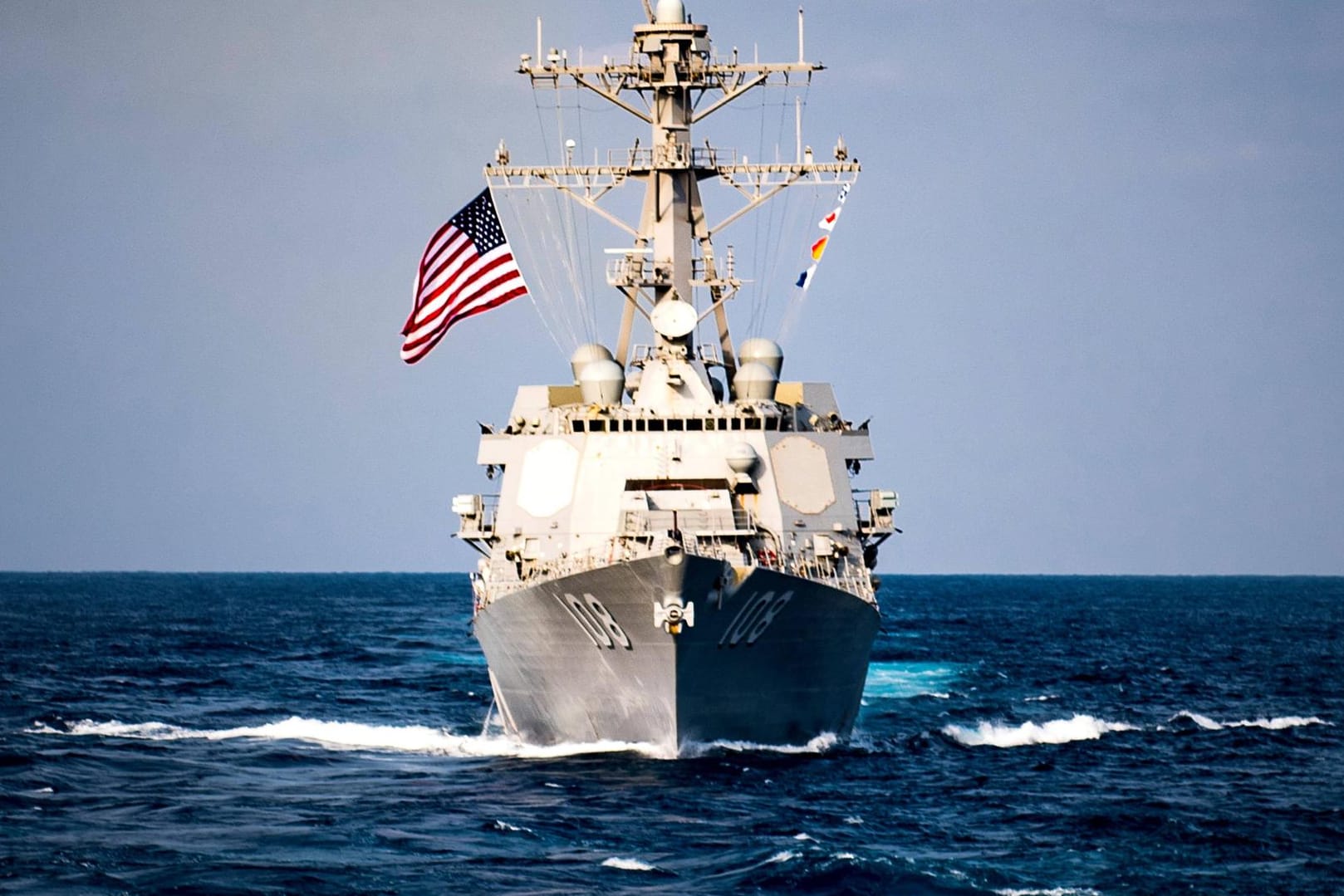 Die USS Wayne E. Meyer auf dem Weg in philippinische Gewässer.