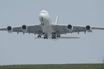 Ein A380 kann gefährliche Turbulenzen in der Luft verursachen.
