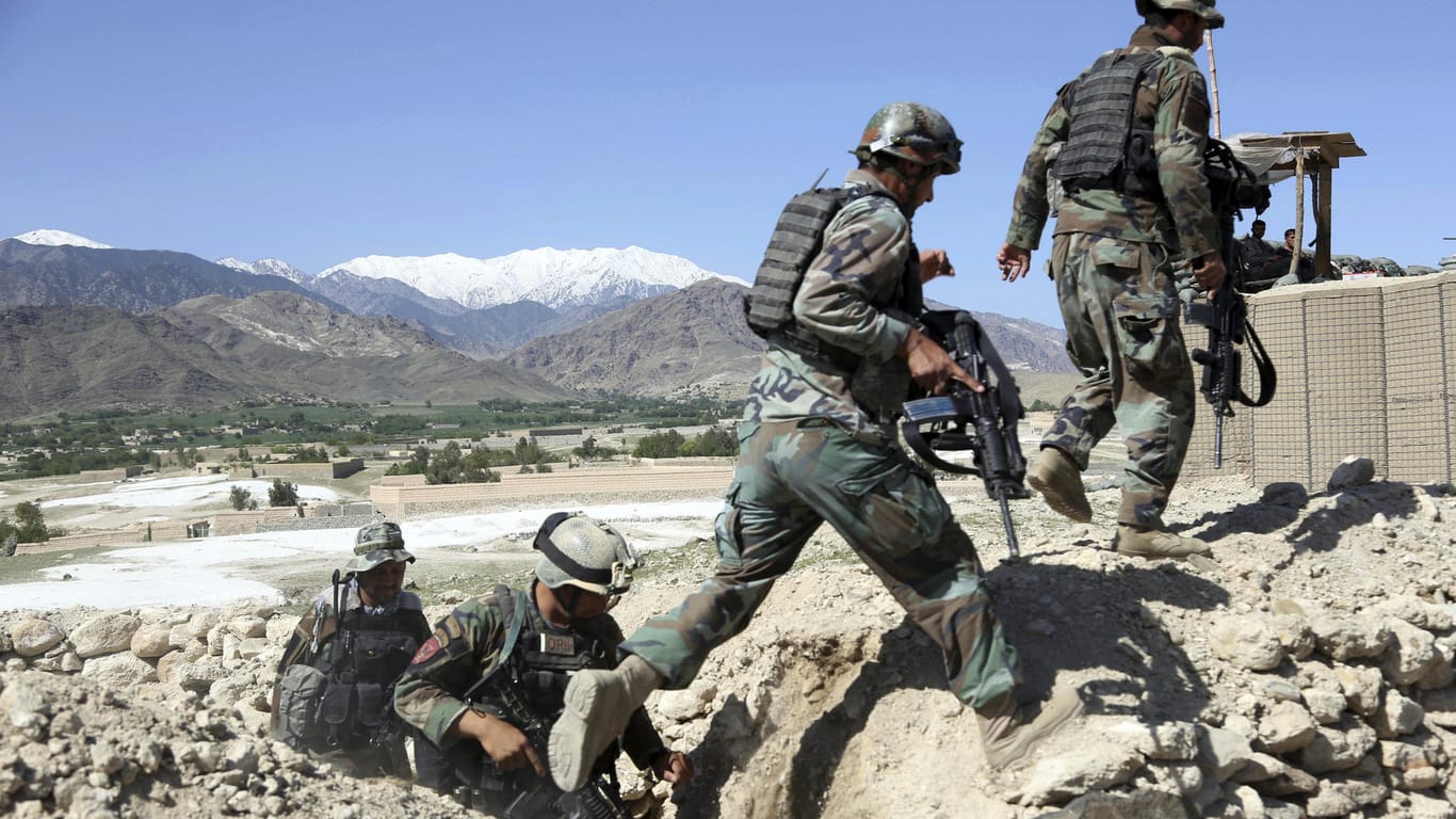 Afghanische Soldaten bei einem Kampfeinsatz.