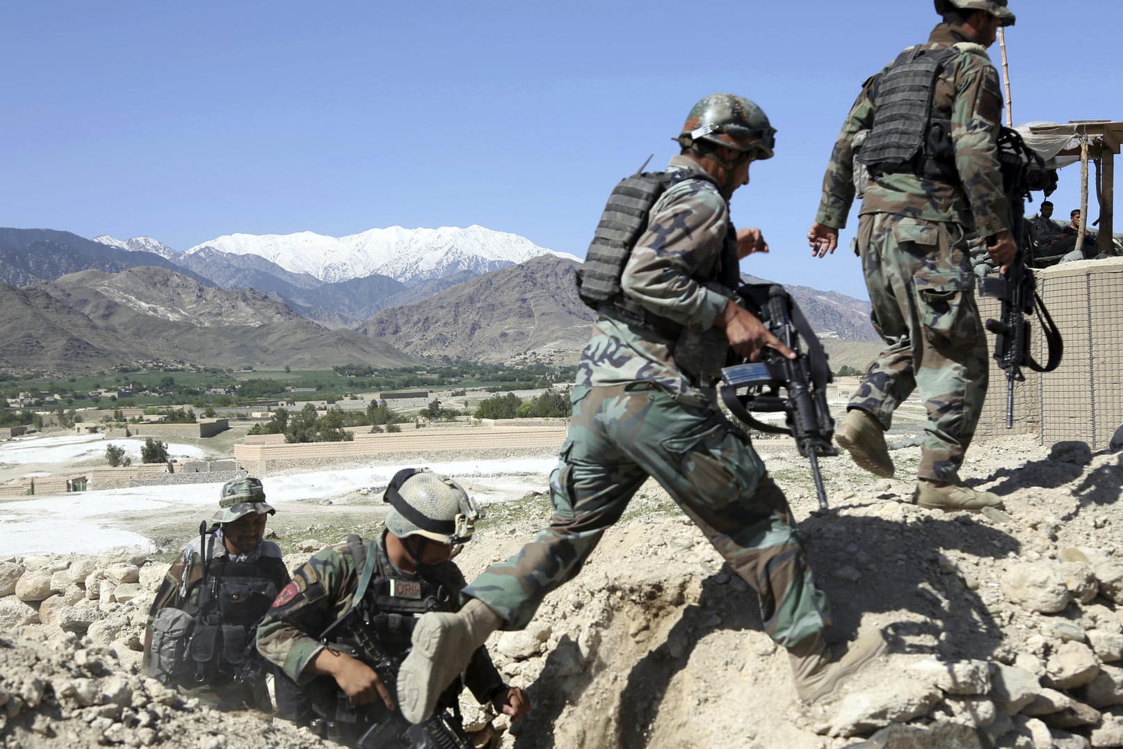 Afghanische Soldaten bei einem Kampfeinsatz.