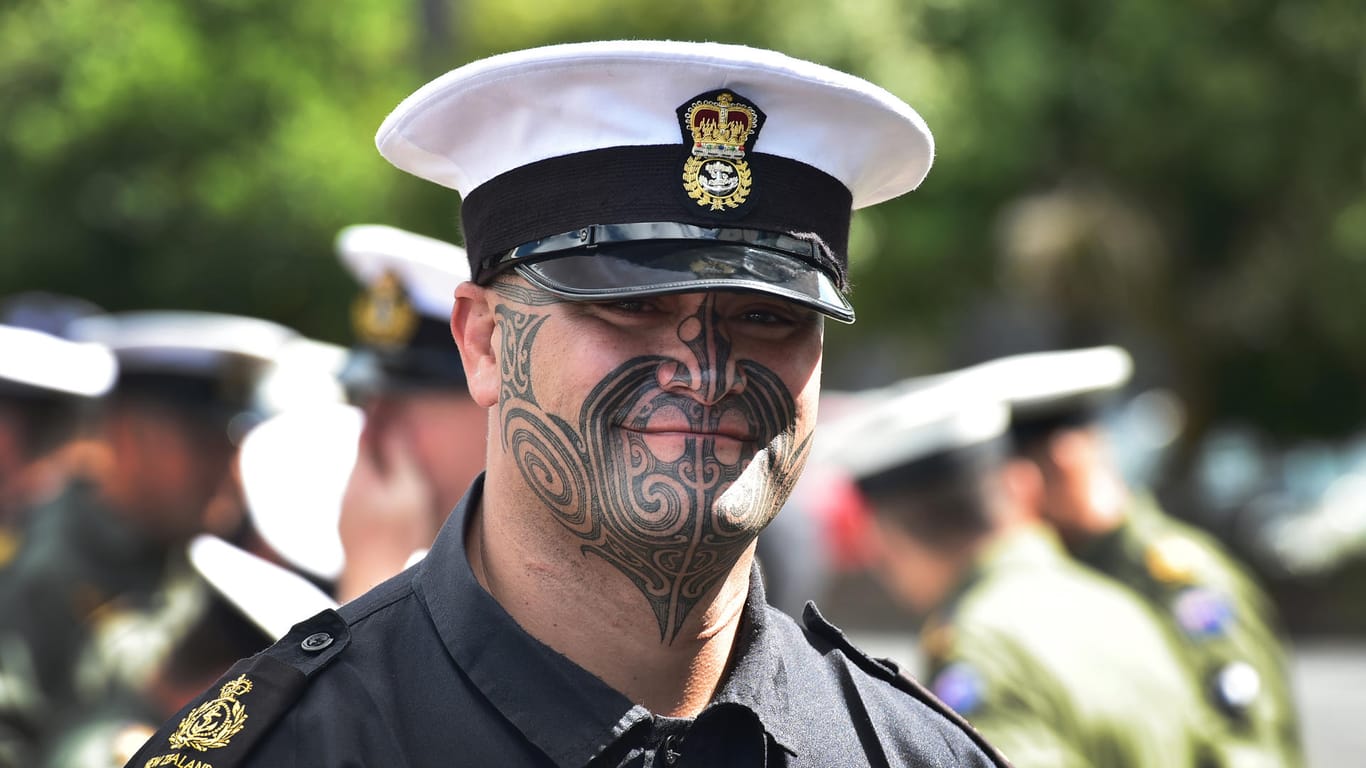Der neuseeländische Marine-Offizier Rawiri Barriball auf der Devonport Naval Base in Neuseeland
