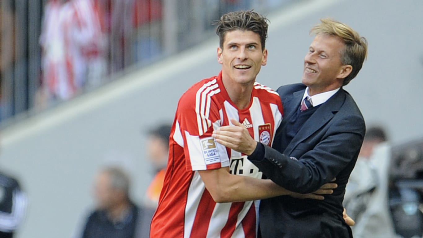 Mario Gomez (l.) und Andries Jonker arbeiteten bereits 2011 bei Bayern München zusammen.