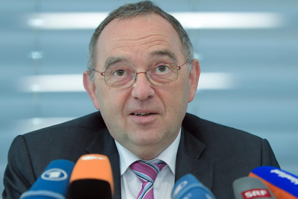 Nordrhein-Westfalens Finanzminister Norbert Walter-Borjans (SPD) äußert sich zu den aktuellen Aktivitäten der Steuerfahndung in NRW.