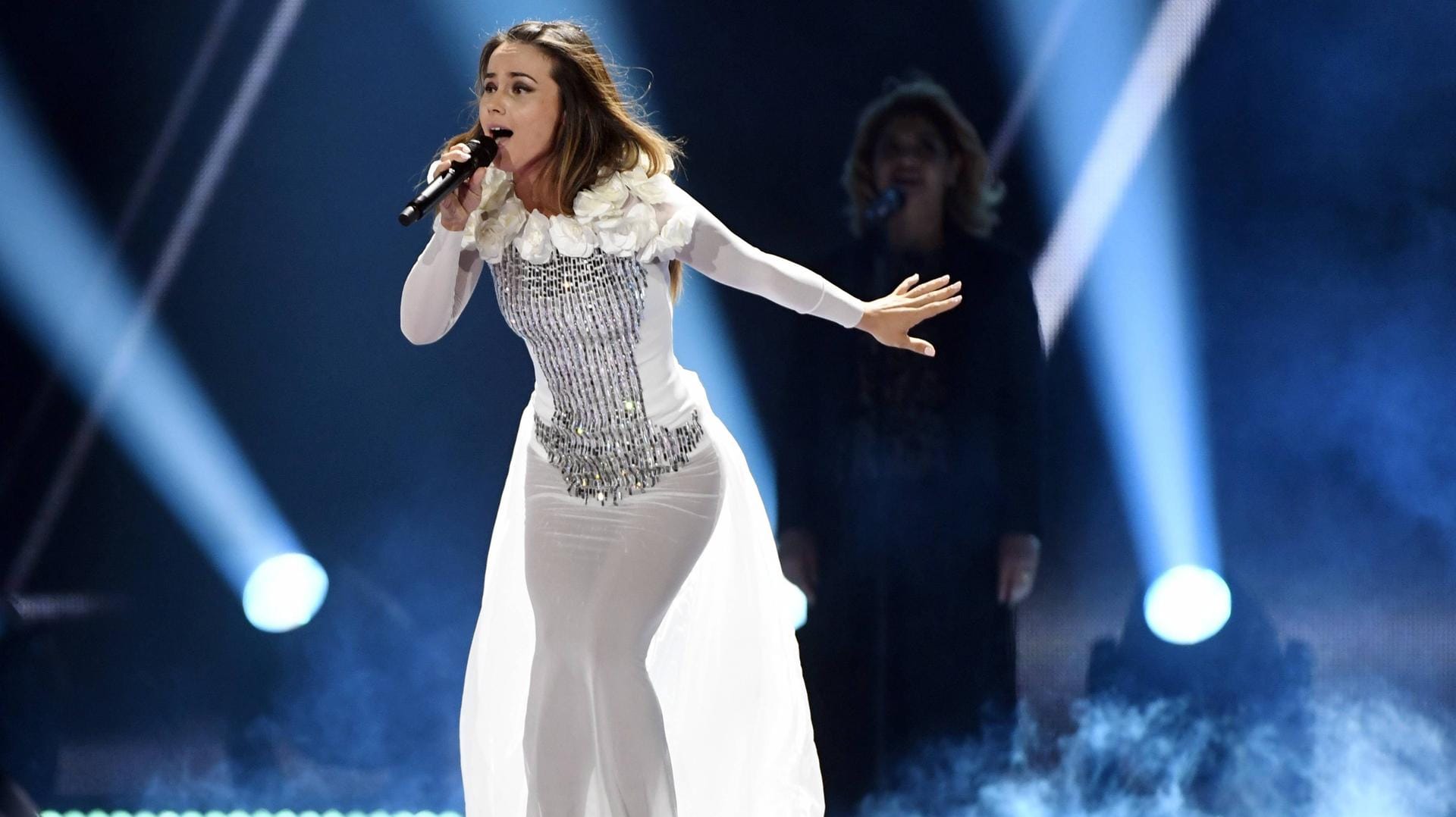 Lindita Halimi sang bei ESC-Halbfinale den Song "World".