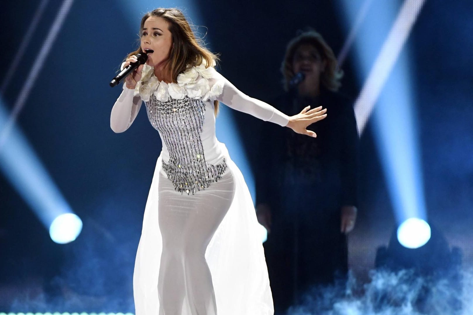 Lindita Halimi sang bei ESC-Halbfinale den Song "World".