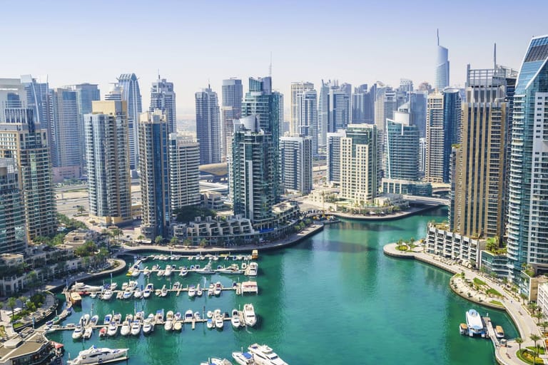 Die Dubai Marina 2016 umrankt von dutzenden Wolkenkratzern