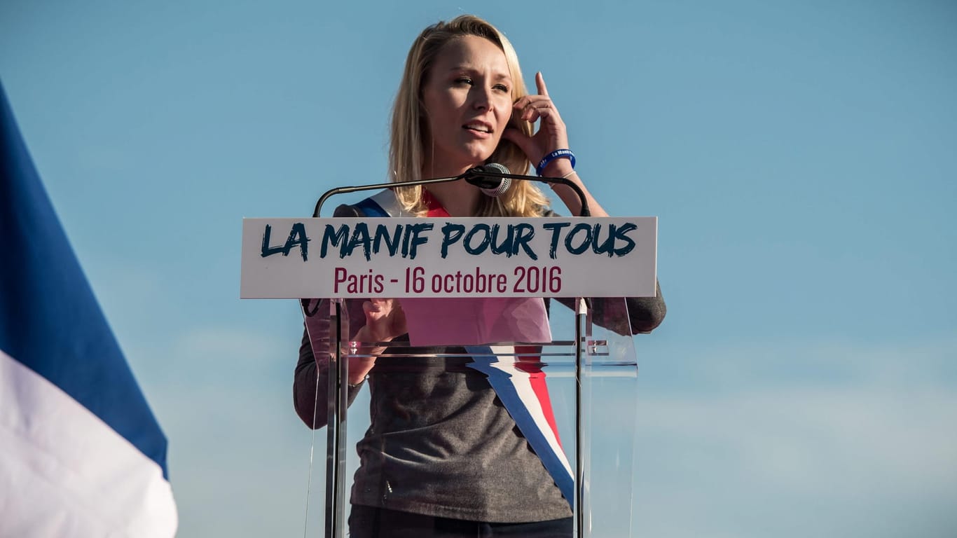 Marion Marechal-Le Pen spricht auf einer Demonstration gegen die gleichgeschlechtliche Ehe in Paris.